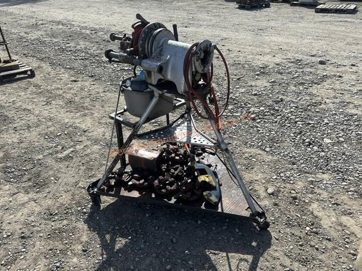 ridgid-300-pipe-threader-image-1