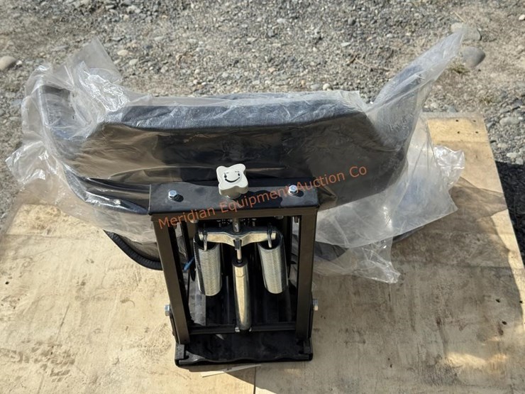 40-75-hp-tractor-seat-image-4