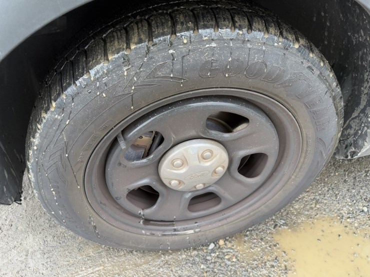 2017-ford-explorer-image-15