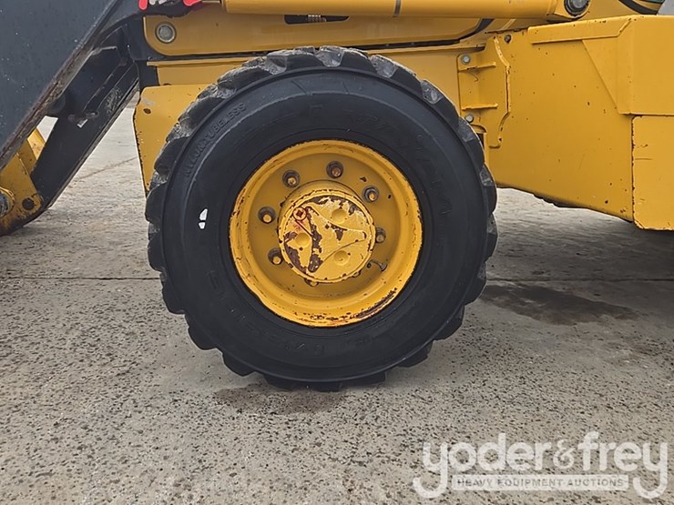2018-deere-310l-image-11