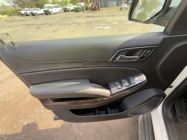 2013-chevrolet-tahoe-image-23