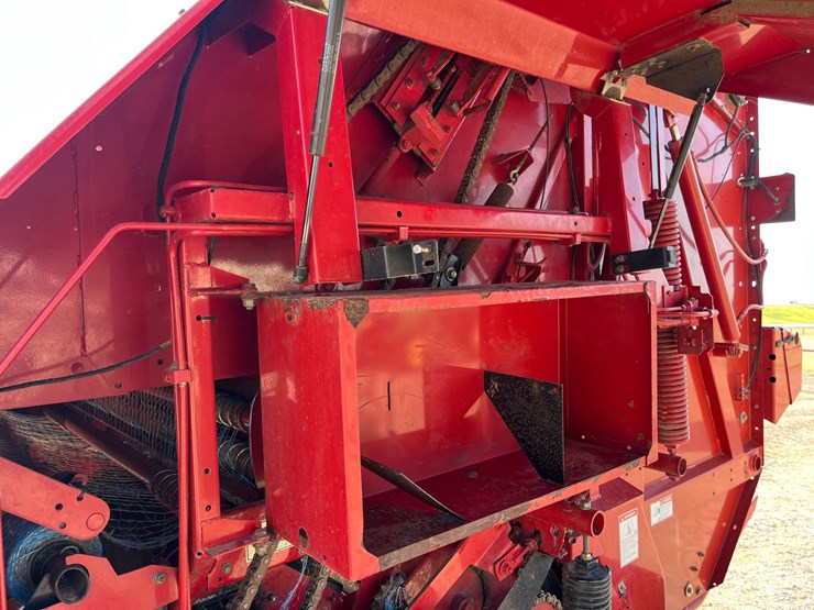 new-holland-br7090-image-15