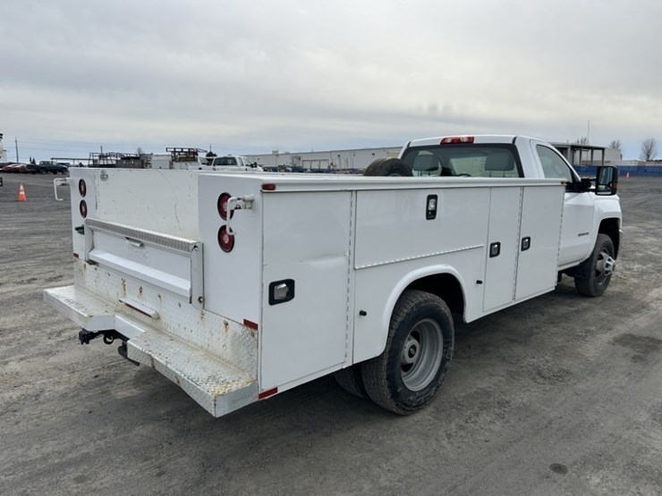2015-chevrolet-silverado-3500-image-5