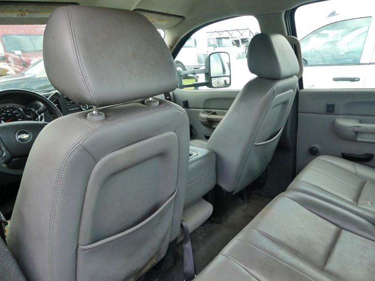 2009-chevrolet-3500hd-image-10