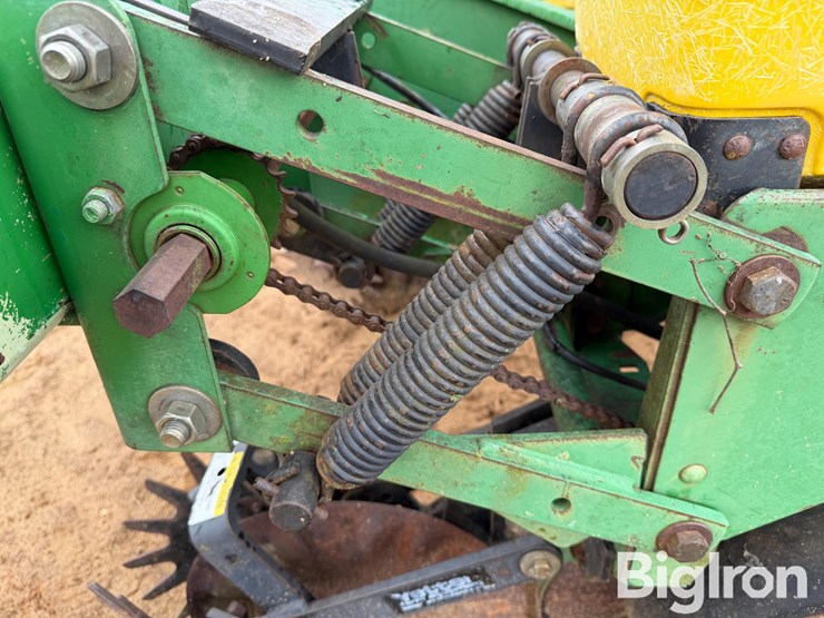 john-deere-7300-image-19