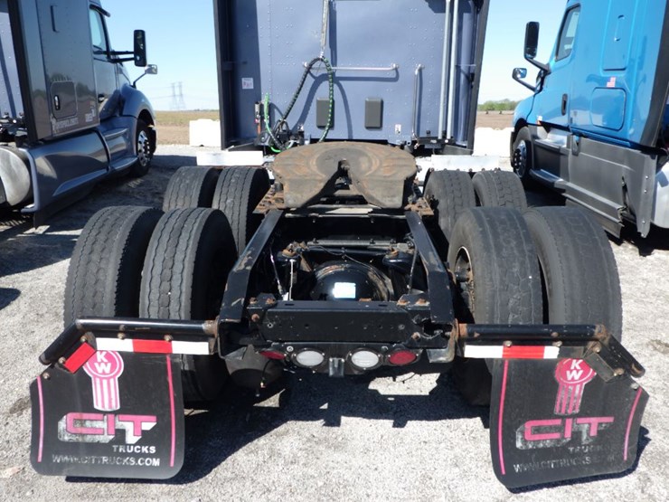 2020-kenworth-t680-image-13