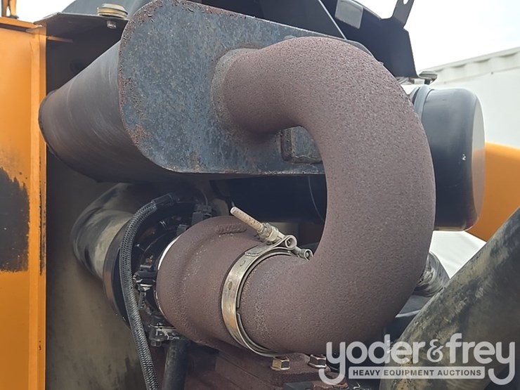 2004-case-580m-image-46