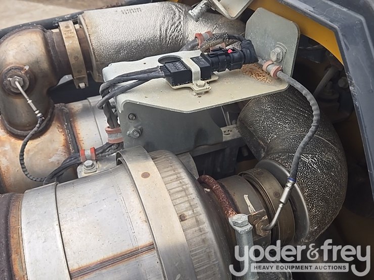 2018-deere-310l-image-78