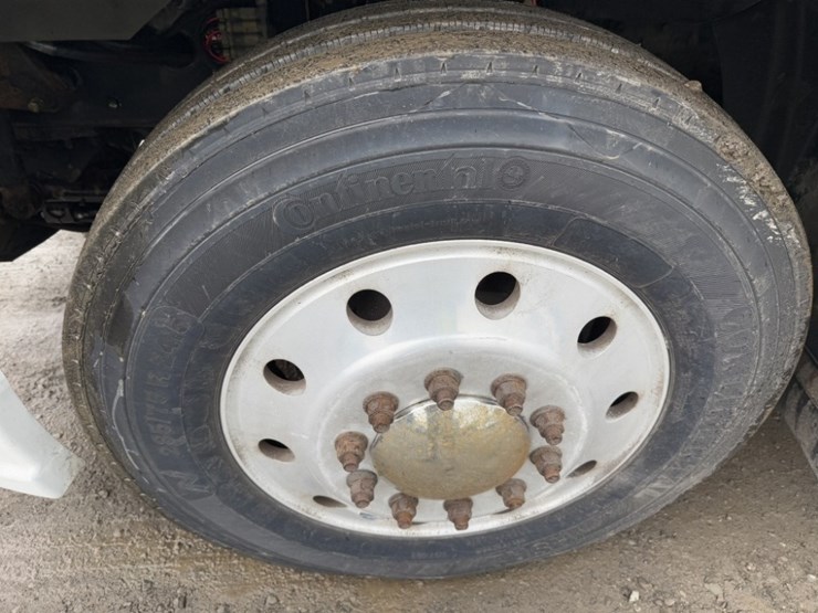 2013-mack-cxu613-tri-axle-truck-tractor-image-16