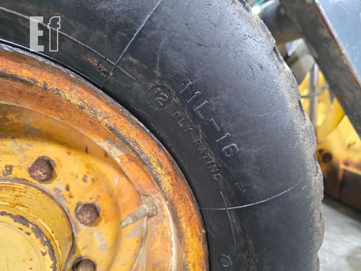 2011-deere-310j-image-31