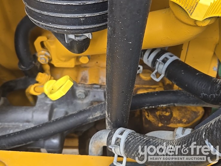 2018-deere-310l-image-69