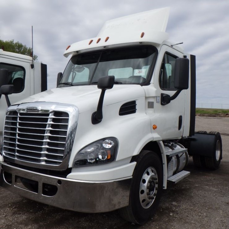 2017 FREIGHTLINER CASCADIA 113