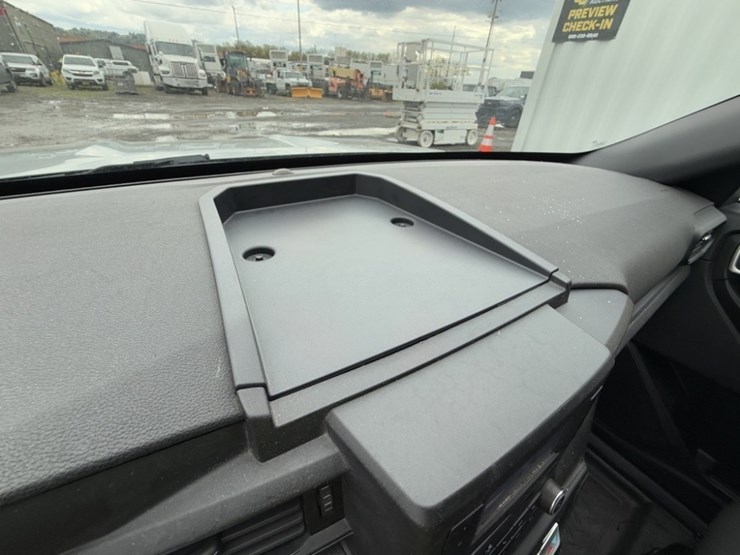 2020-ford-explorer-image-34