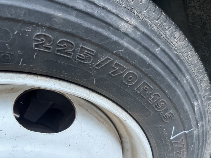 2009-gmc-w5500-image-27