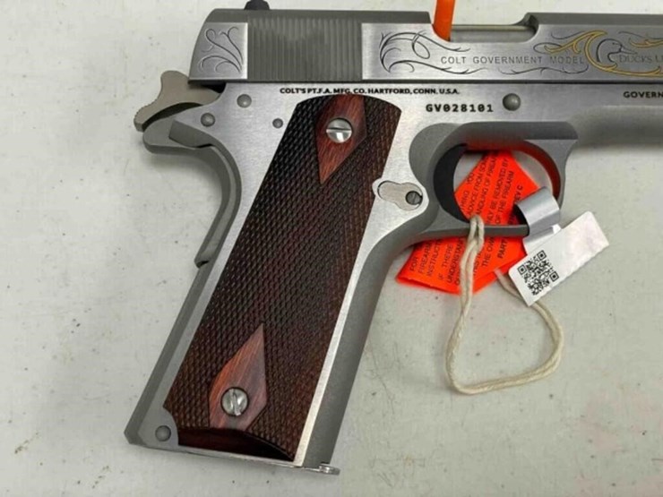 colt-pistol-image-14