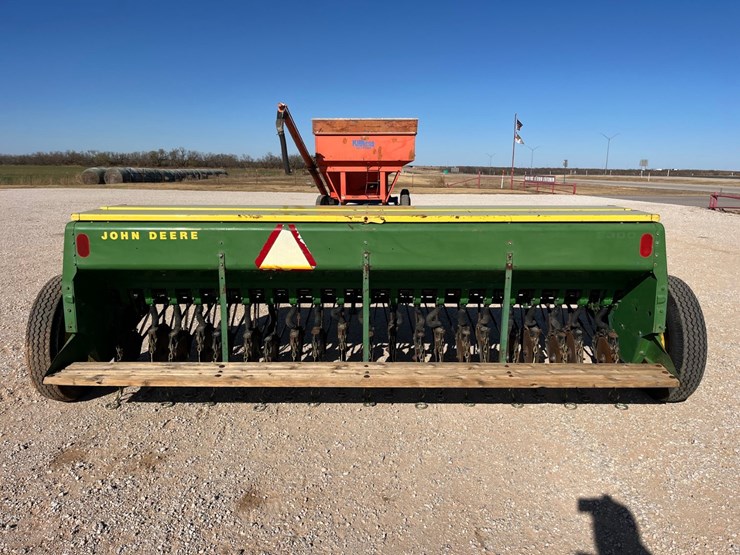 john-deere-8300-image-11