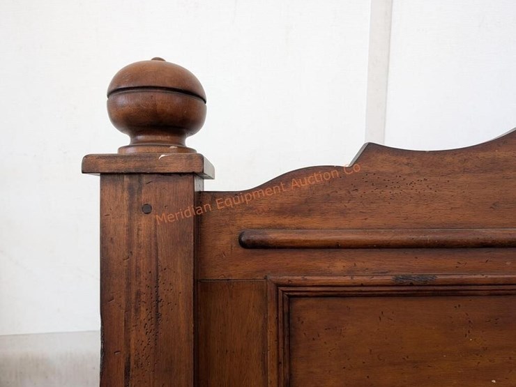 rustic-style-queen-bed-frame-image-2