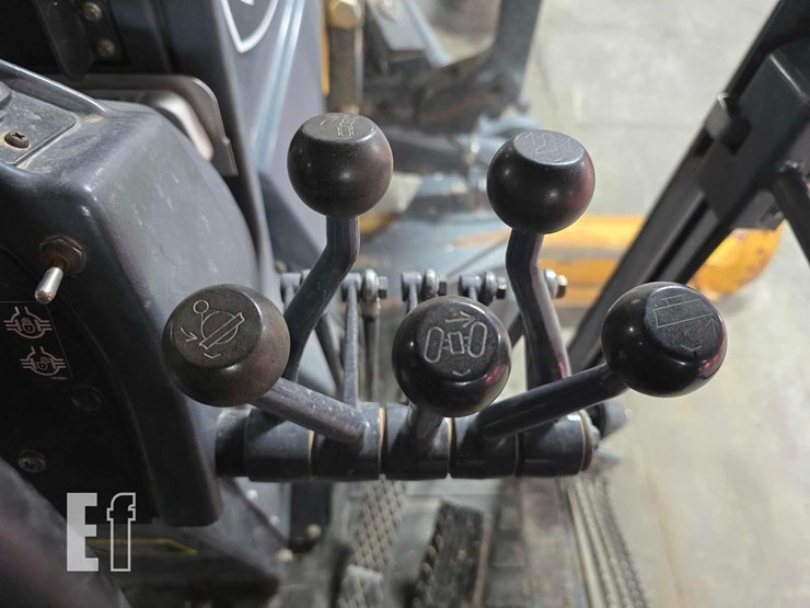 2012-deere-770g-image-19