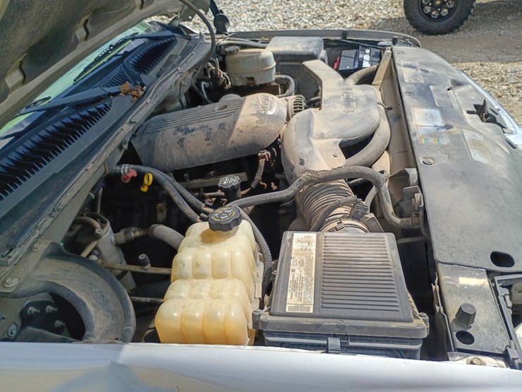 2005-chevrolet-suburban-image-20