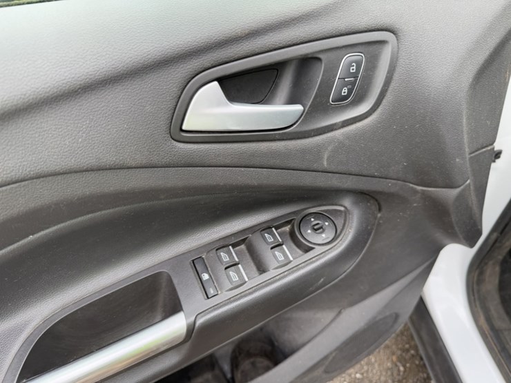 2019-ford-escape-se-image-25