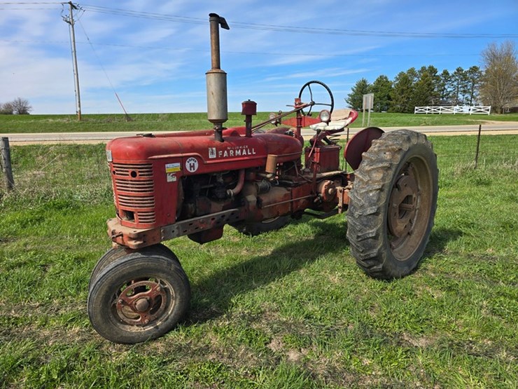 #581-•-farmall-h-tractor-image-1