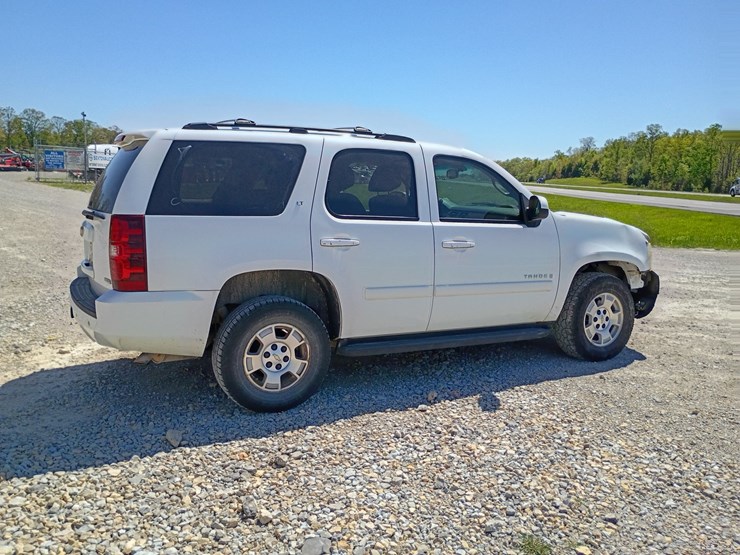 2008-chevrolet-tahoe-image-10