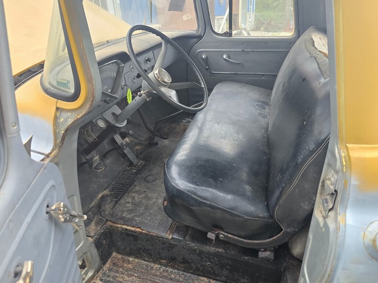 1958-chevrolet-apache-image-26