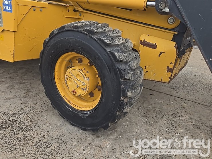 2018-deere-310l-image-18