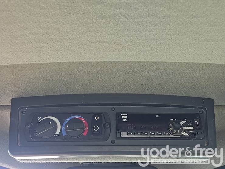 2019-caterpillar-d6-lgp-image-107