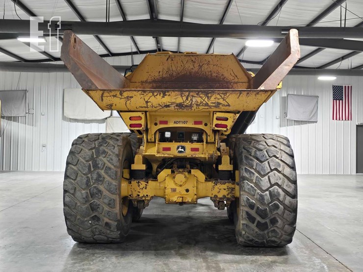 2021-deere-260e-image-8