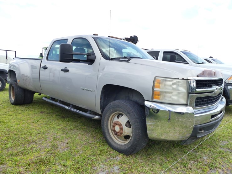 2009-chevrolet-3500hd-image-2