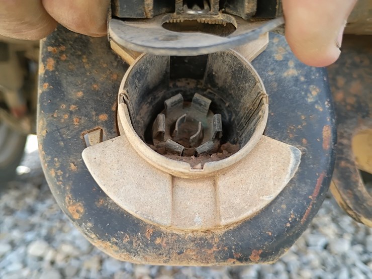 2005-chevrolet-suburban-image-73