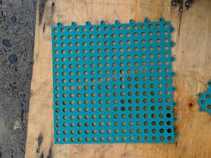 ~153--green-interlocking-rubber-floor-tiles-image-8