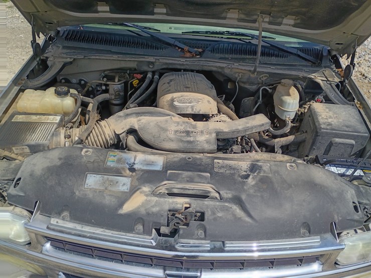 2005-chevrolet-suburban-image-19