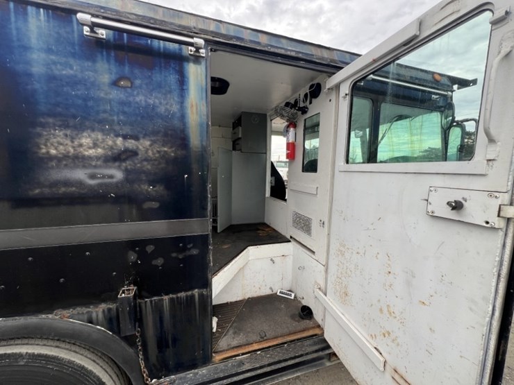 1992-ford-f700-image-13