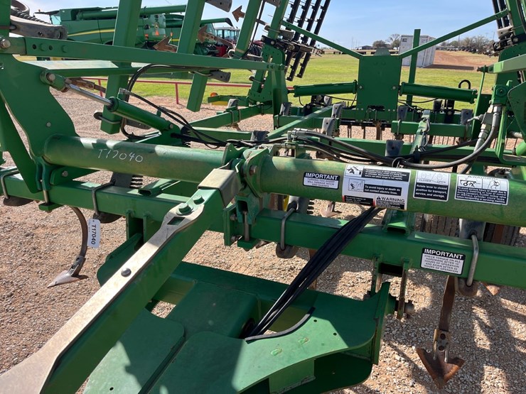 2009-john-deere-2210-image-2