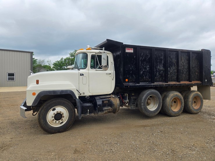 2001-mack-rd690s-image-5