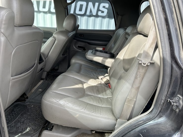 2003-chevrolet-tahoe-image-17