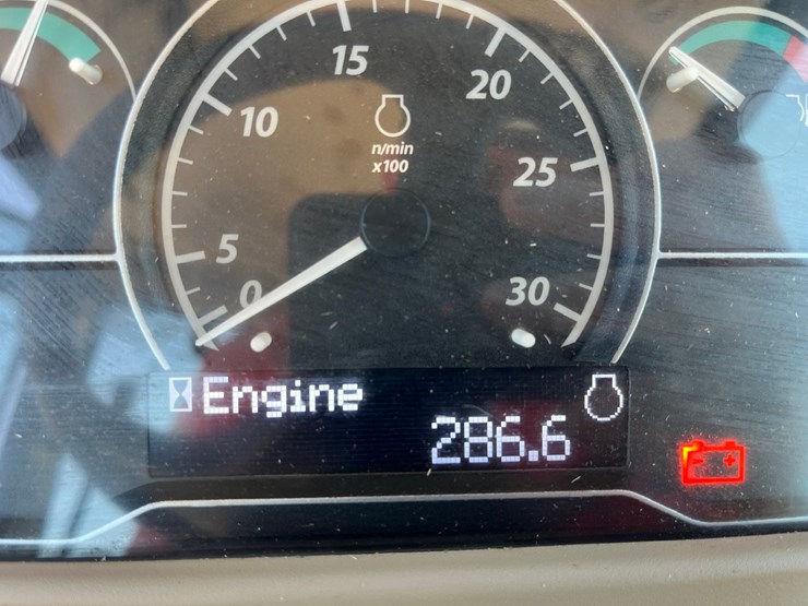 2021-john-deere-4052r-image-23