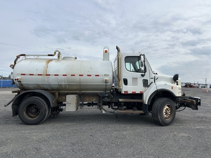 2006-freightliner-m2-water-truck-image-6