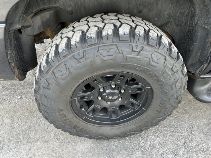 2003-chevrolet-tahoe-image-12