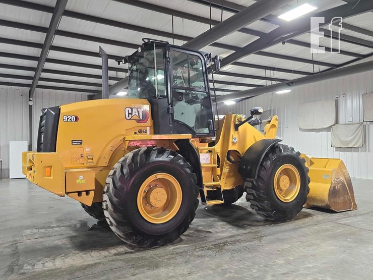 2022-caterpillar-920-image-3