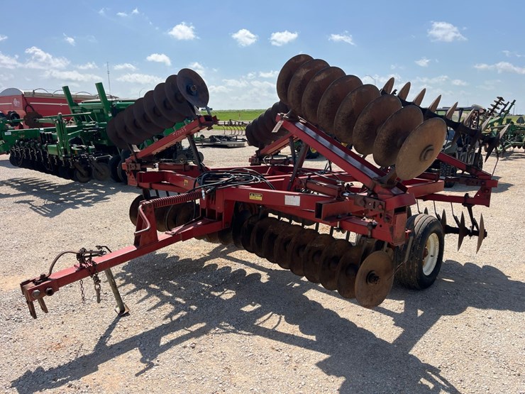 case-ih-3800-image-1