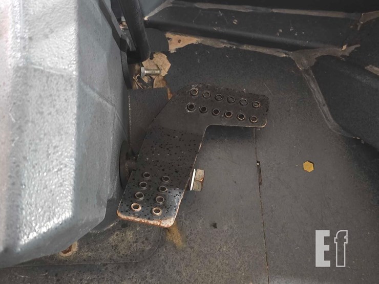 2013-deere-310k-image-28