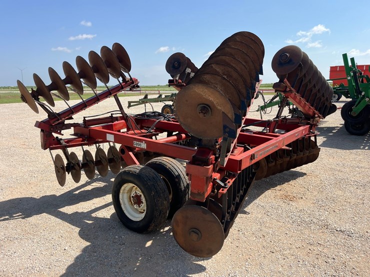 case-ih-3800-image-15