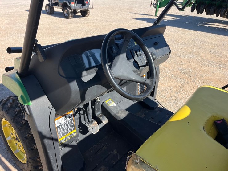 2021-john-deere-gator-image-10