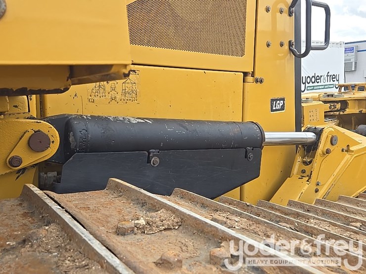 2019-caterpillar-d6-lgp-image-36