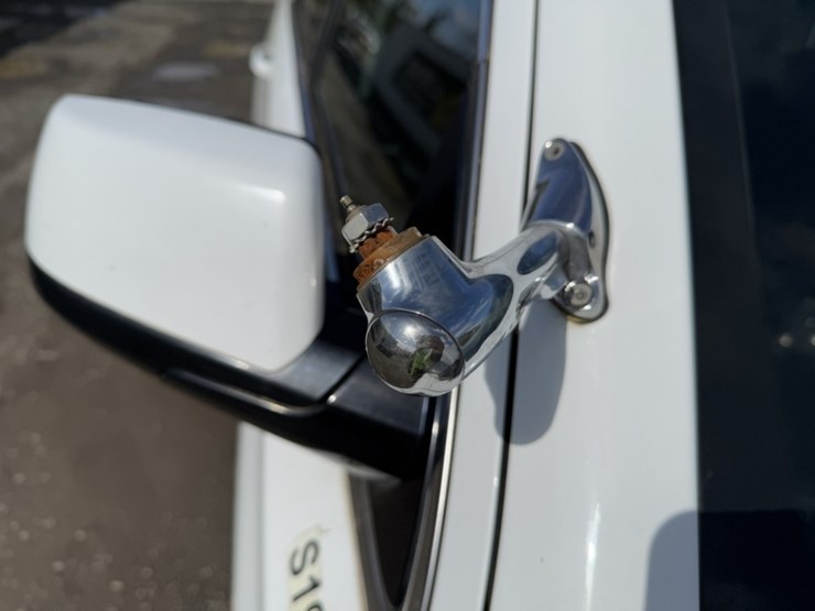 2013-chevrolet-tahoe-image-32