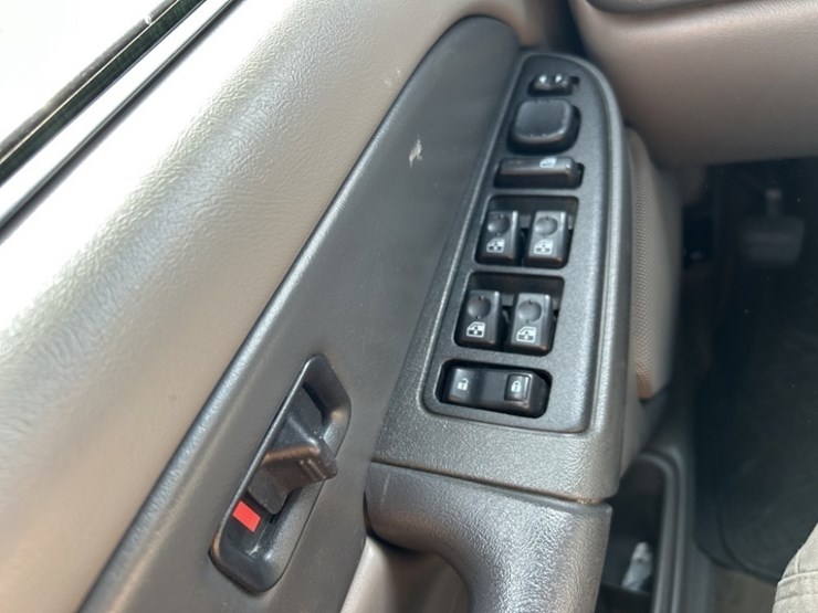 2003-chevrolet-tahoe-image-29