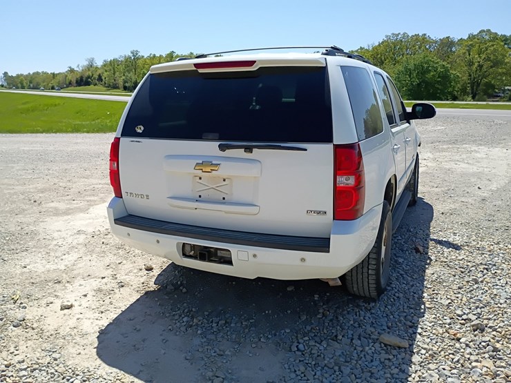 2008-chevrolet-tahoe-image-8